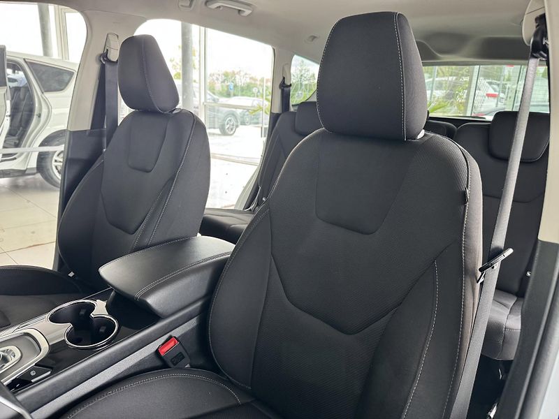 Ford S-MAX 2,0TDCi EB*140kW*AT8*REZERVACE - fotka 15 z 35