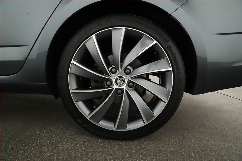 Škoda Octavia (2018) Laurin&Klement 2.0 TSI - fotka 12 z 20