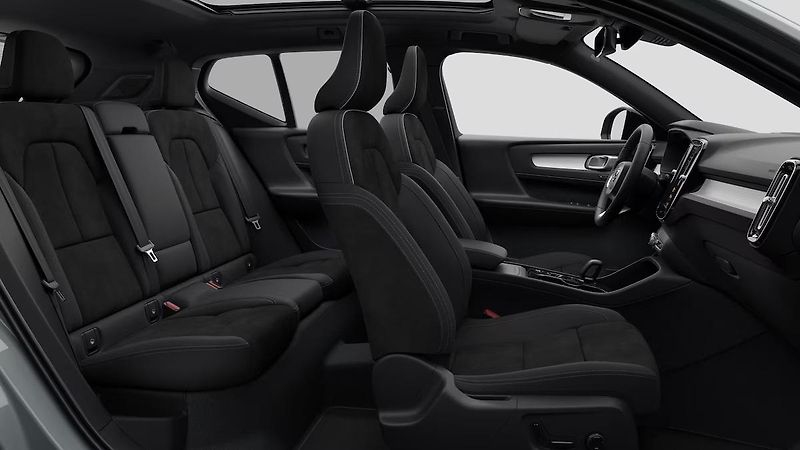 Volvo XC40 (2026) B3 AUT PLUS BLACK EDITION - fotka 4 z 17