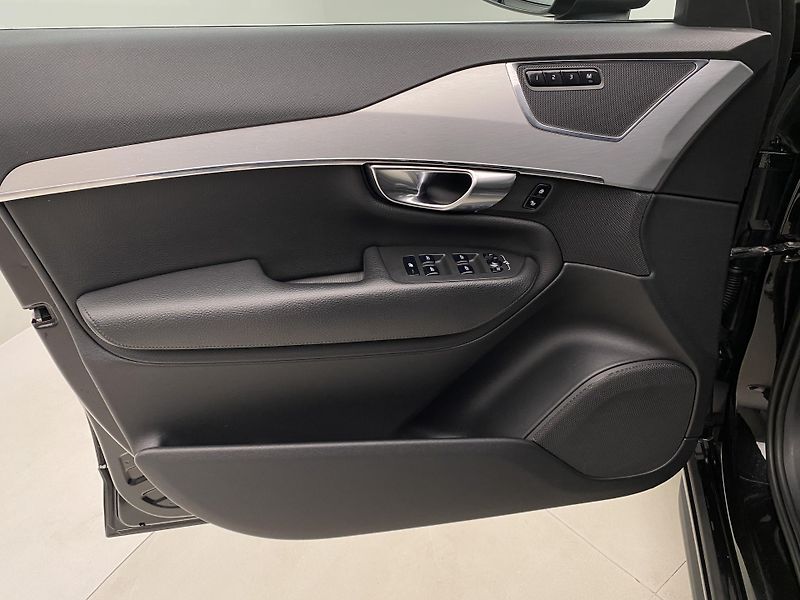 Volvo XC90 D5 AWD MOMENTUM AUT REZERVACE - fotka 7 z 46