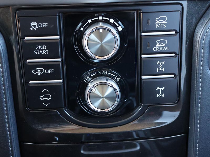 Toyota Land Cruiser 2,8 D-4D 150kW Executive CZ DP - fotka 26 z 39
