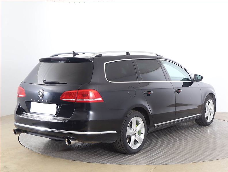 Volkswagen Passat (2011) 2.0 TDI, 4X4, Automat, Navi - fotka 5 z 20