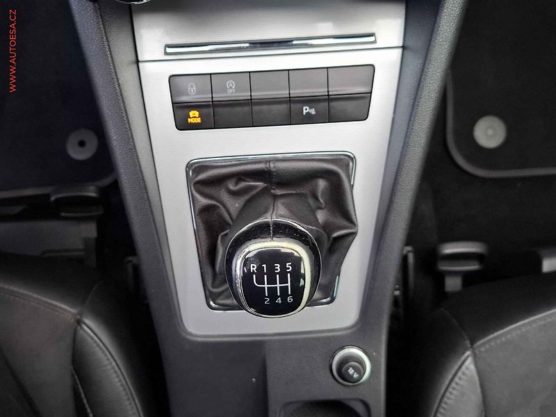 Škoda Octavia (2013) 2.0 TDi, 2.maj, AC, TZ - fotka 16 z 21