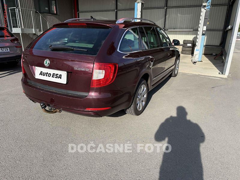 Škoda Superb (2010) 2.0TDi, AT, navi, bixen - fotka 2 z 3