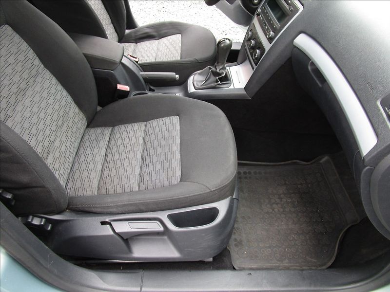 Škoda Octavia Combi 1.9TDi Ambiente, Klima - fotka 16 z 41