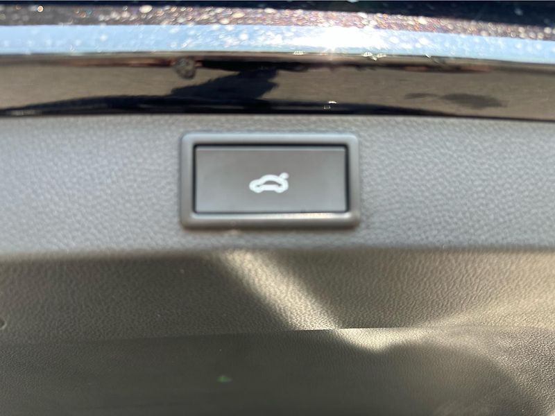 Škoda Karoq 1,5 TSI / 110 kW Top Selection - fotka 15 z 24