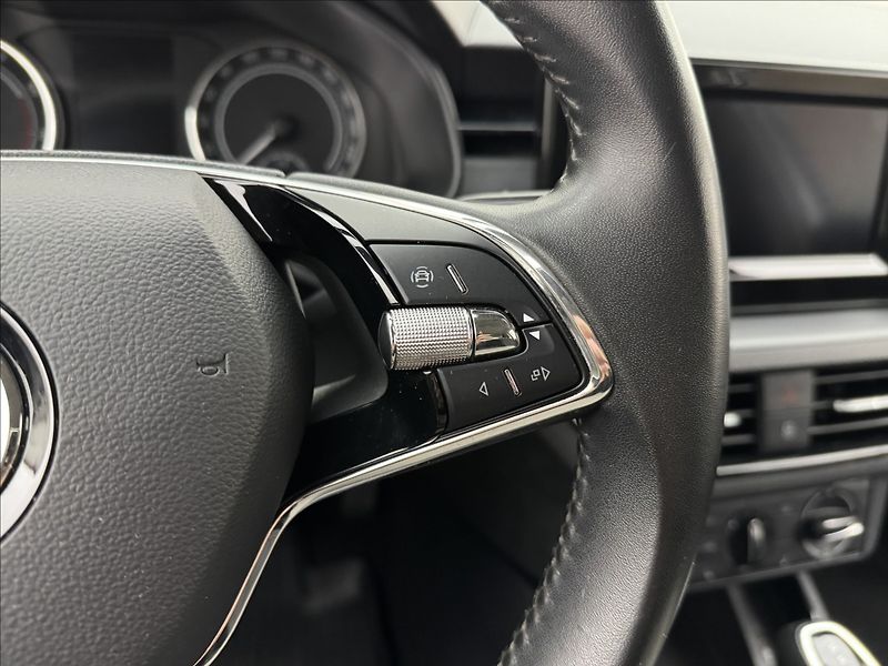 Škoda Kamiq 1,0 DSG AC LED VÝHŘEV SENZORY - fotka 12 z 36