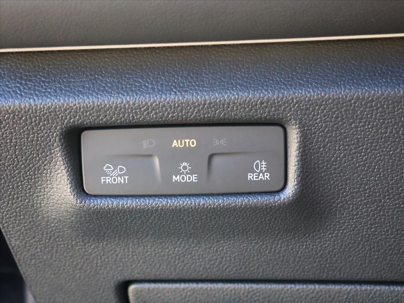Volkswagen Tiguan 2,0 TDI 142kW DSG R-Line DPH - fotka 18 z 38