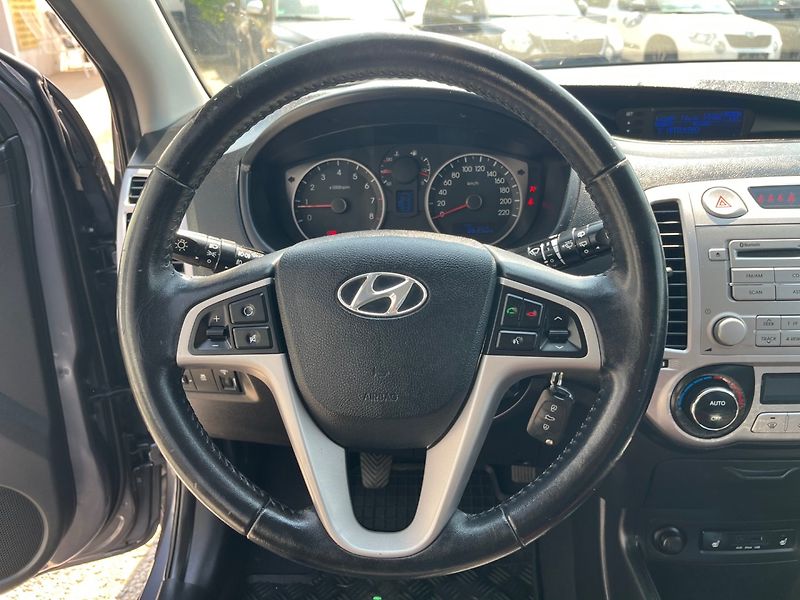 Hyundai i20 (2012) 1.2 i 57 Kw Velmi pěkný - fotka 9 z 20