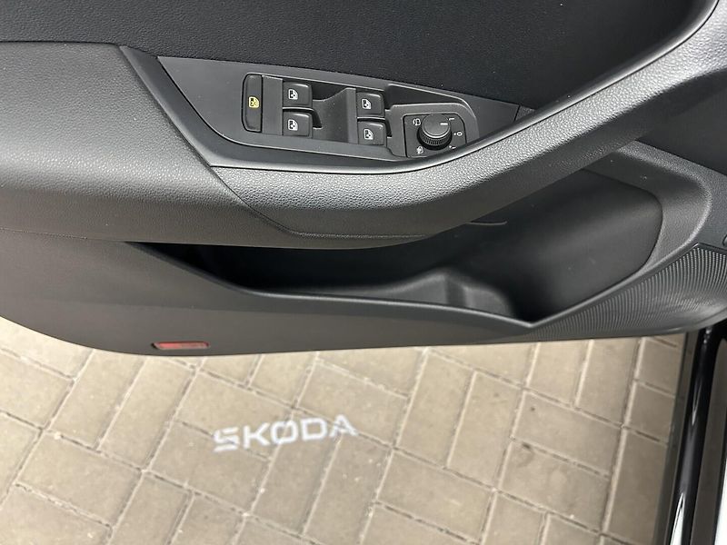 Škoda Karoq 2.0 TDI Top selection - fotka 15 z 24