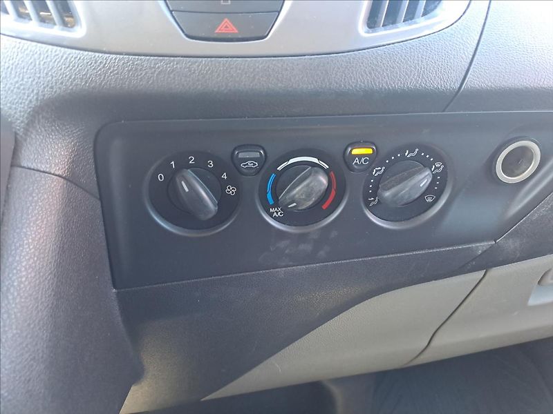 Ford Tourneo Custom 2,0 TDCI 9 MÍST - fotka 15 z 21
