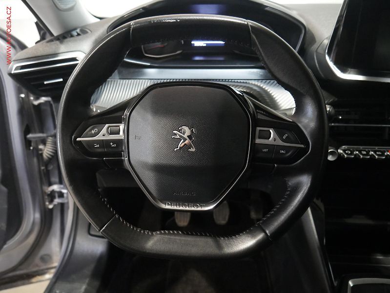 Peugeot 2008 (2020) 1.2PT, ČR, Active - fotka 12 z 17