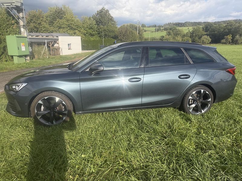 Cupra Leon (2024) Cupra Leon ST 2.0TSI 140kW DSG - fotka 10 z 12