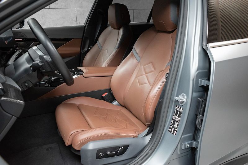 BMW Řada 5 540d xDrive ///M*HK*ČR*ZÁRUKA - fotka 11 z 55