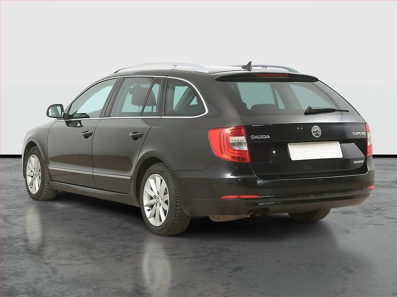 Škoda Superb (2014) 1.6 TDI, Xenony, Tempomat - fotka 4 z 16