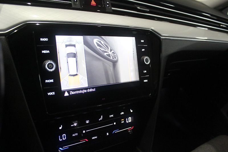 Volkswagen Passat (2023) R-Line 110kW,Webasto,360,Tažné - fotka 24 z 26
