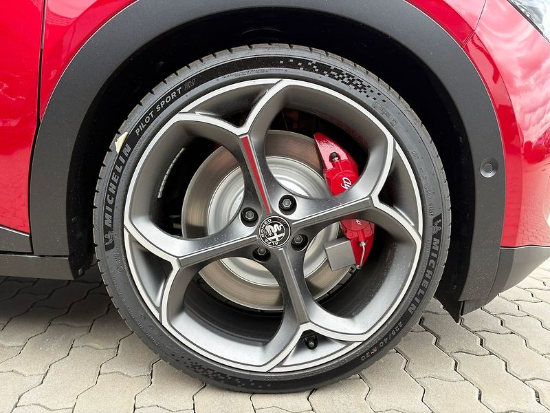Alfa Romeo Junior (2026) Elettrice Veloce Perfo BEV 280 - fotka 9 z 19