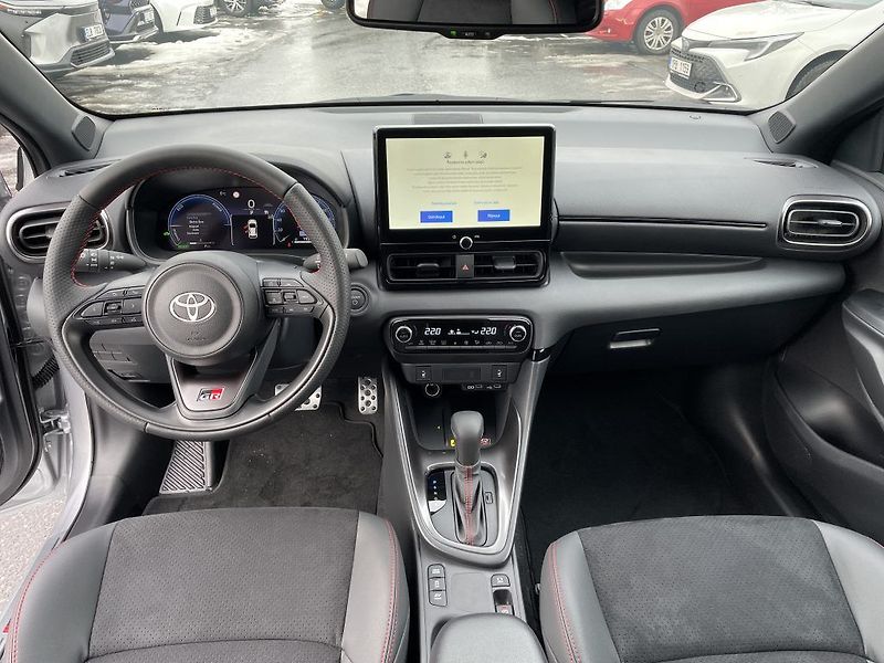Toyota Yaris 1.5Hybrid GR Sport ODBĚR IHNED - fotka 14 z 30