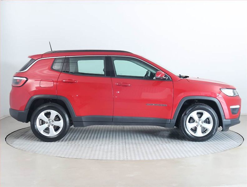 Jeep Compass (2018) 1.4 MultiAir, ČR,1.maj - fotka 6 z 17