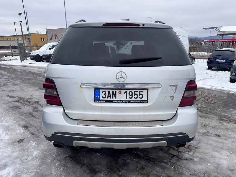 Mercedes-Benz Třídy M (2005) ML 320 3,0D V6 165KW ČR - fotka 6 z 41