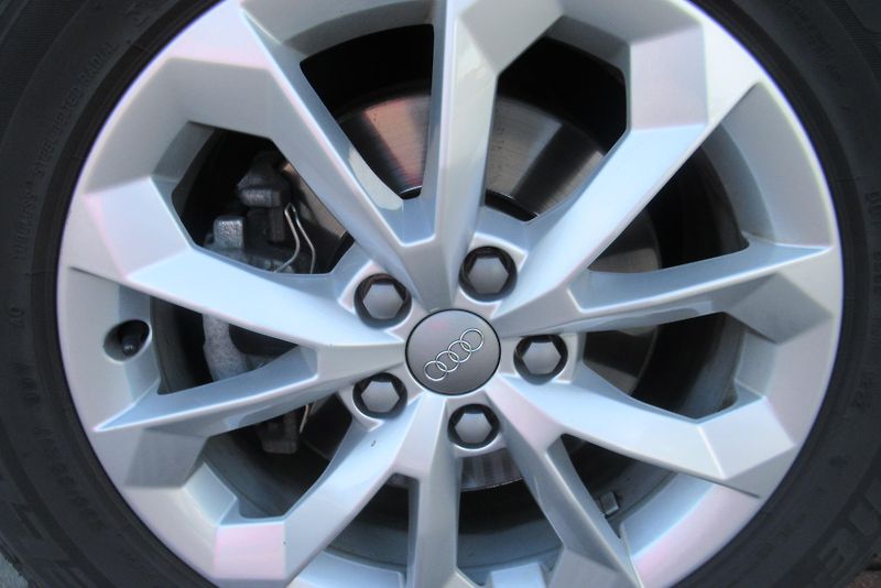 Audi Q3 2.0 TDI QUATTRO NAVI TAŽNÉ - fotka 29 z 33