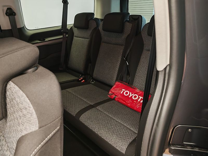 Toyota ProAce 2.0L Diesel 177k - 8AT Family - fotka 19 z 34