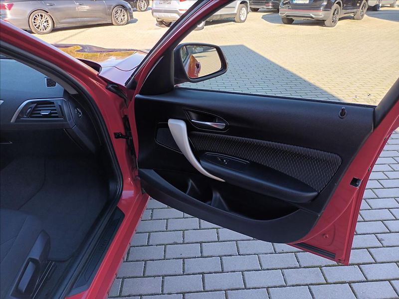BMW Řada 1 1,5 118i,100kw,ČR,AT, - fotka 21 z 38