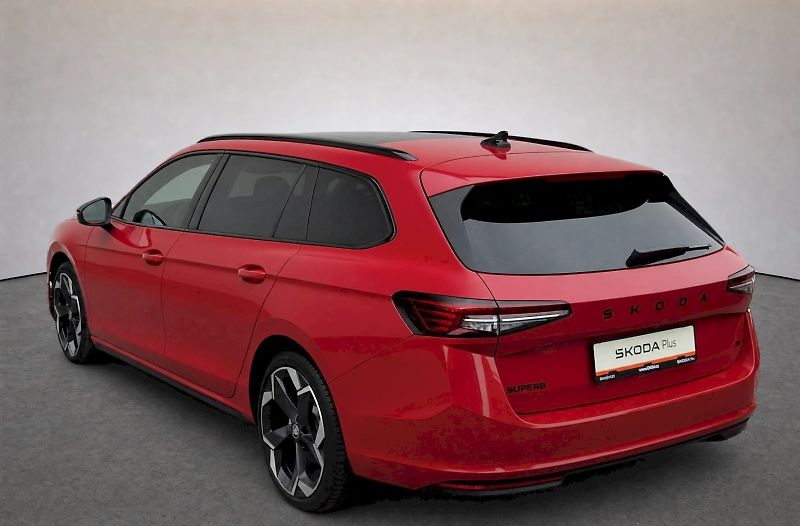 Škoda Superb (2025) Combi SportLine 1,5 Tsi iV DSG - fotka 45 z 49