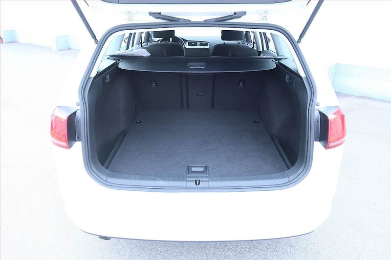Volkswagen Golf (2016) 1.6 TDI, Serv.kniha, Tempomat - fotka 13 z 17