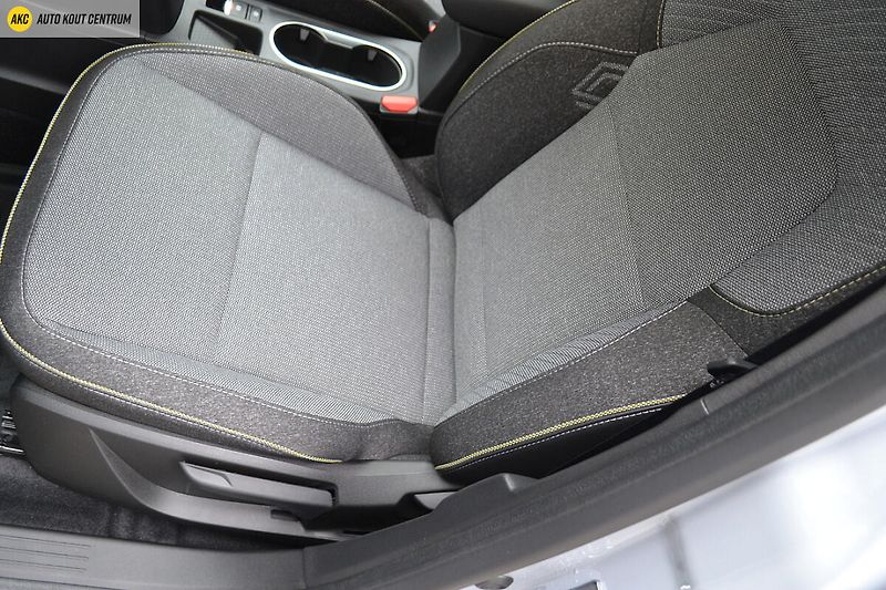 Renault Captur techno mild hybrid 140 - fotka 19 z 49