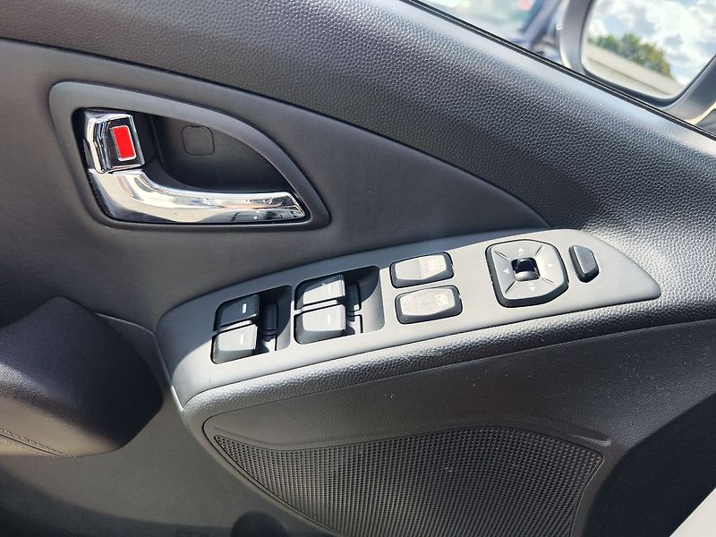 Hyundai ix35 1.7 CRDI/85kW trikolor - fotka 25 z 26