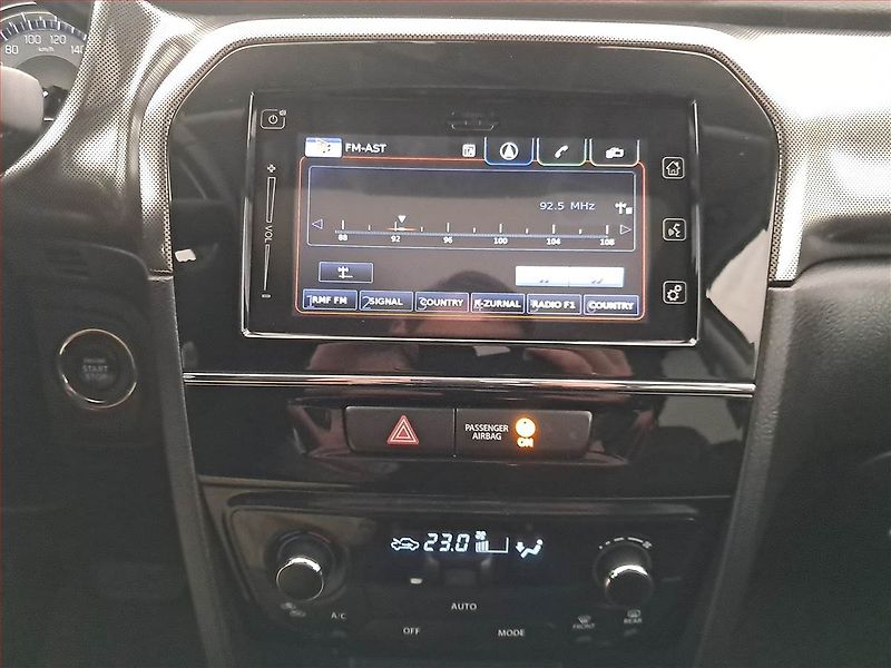 Suzuki Vitara (2019) Elegance 1.4 BoosterJet - fotka 12 z 16