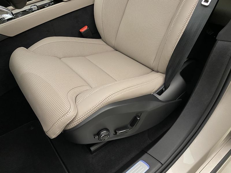 Volvo XC90 (2026) T8 AWD Plug-in DARK PLUS 7m - fotka 31 z 78