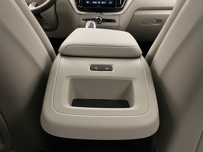 Volvo XC60 T8 AWD RECHARGE DARK ULTRA CZ - fotka 32 z 64