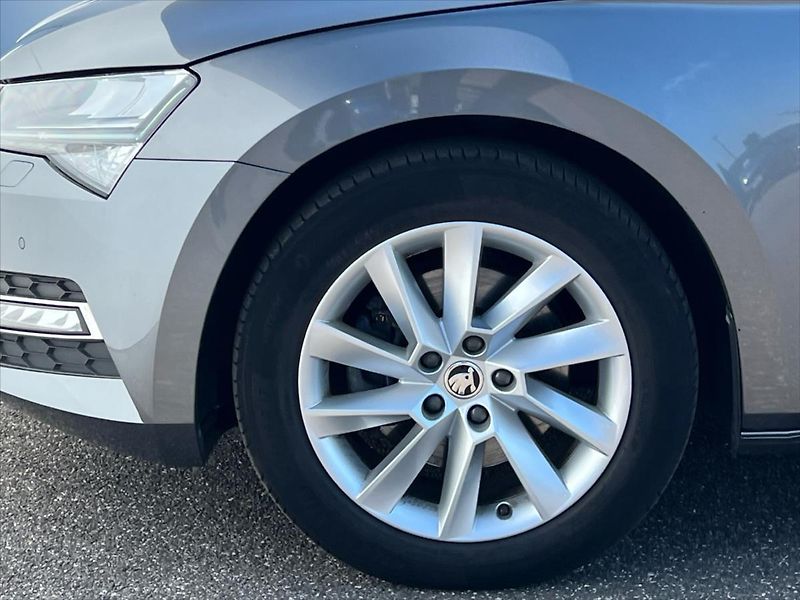 Škoda Superb 2,0 TDi 110kW 7DSG STYLE  REZE - fotka 12 z 27