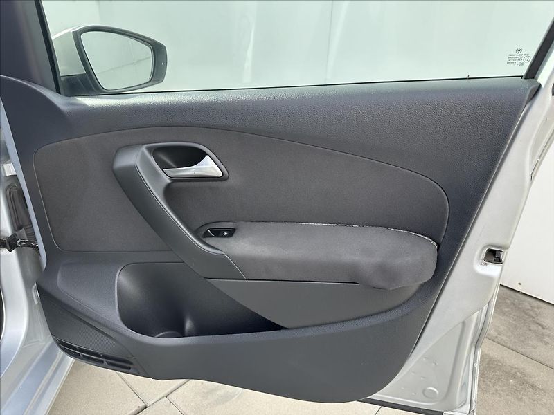 Volkswagen Polo 1,6 TDi Klimatizace serviska - fotka 25 z 35