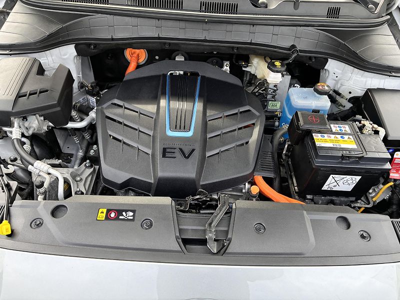 Hyundai Kona 65kWh-150KW POWER REZERVACE - fotka 42 z 45
