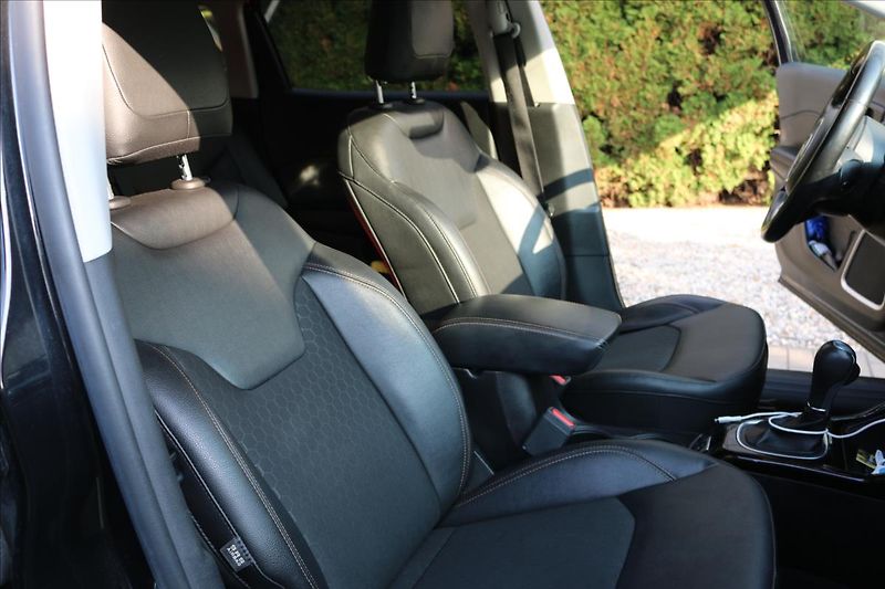 Jeep Compass 1,3 110 kW , ČR - fotka 36 z 47
