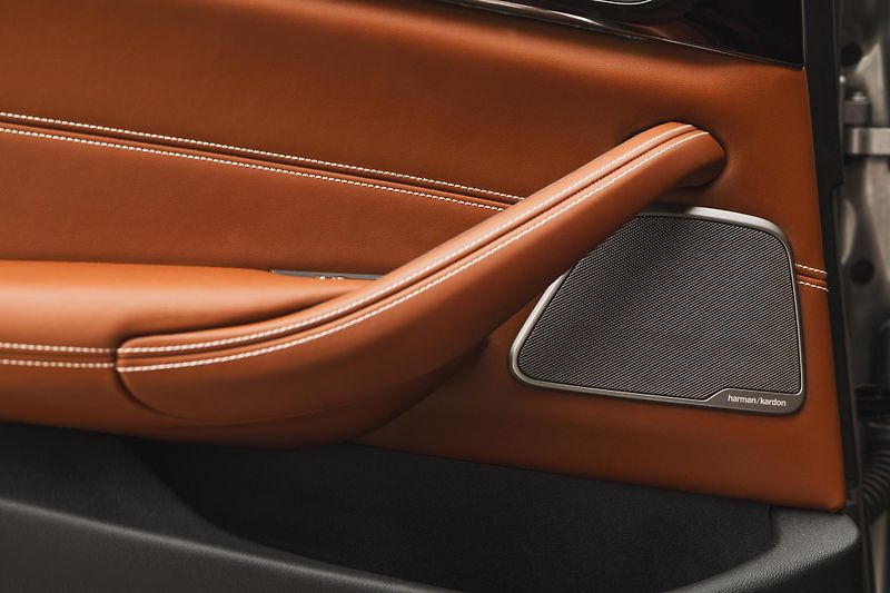BMW Řada 5 (2020) M550i xdrive - fotka 11 z 19
