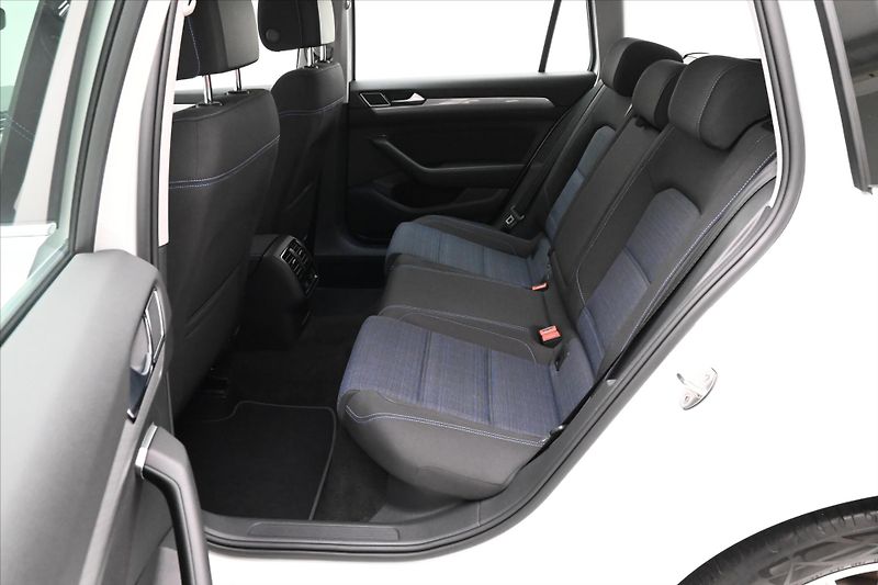 Volkswagen Passat 1,4 GTE 160 kW DSG Záruka až 5 - fotka 14 z 35