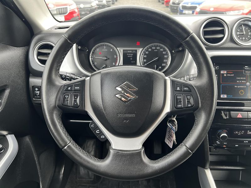Suzuki Vitara 1.6DDiS 4x4 KLIMA KAMERA ALU - fotka 15 z 42