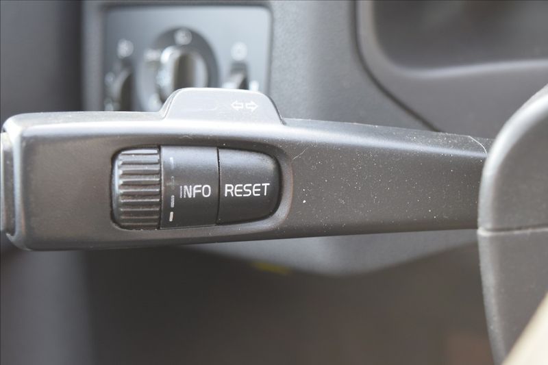 Volvo C30 1,6 80KW PO SERVISE - fotka 26 z 35