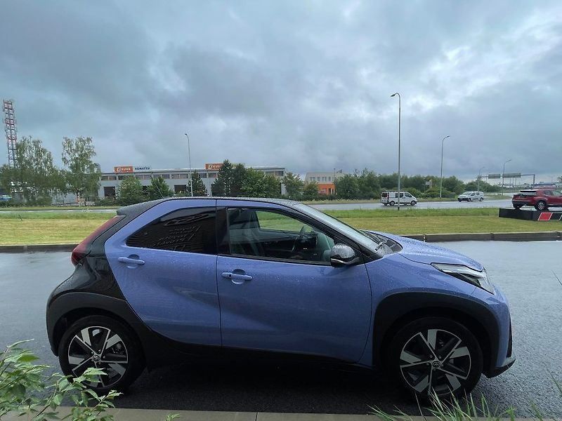 Toyota Aygo 1.5 Hybrid automat Style - fotka 8 z 27