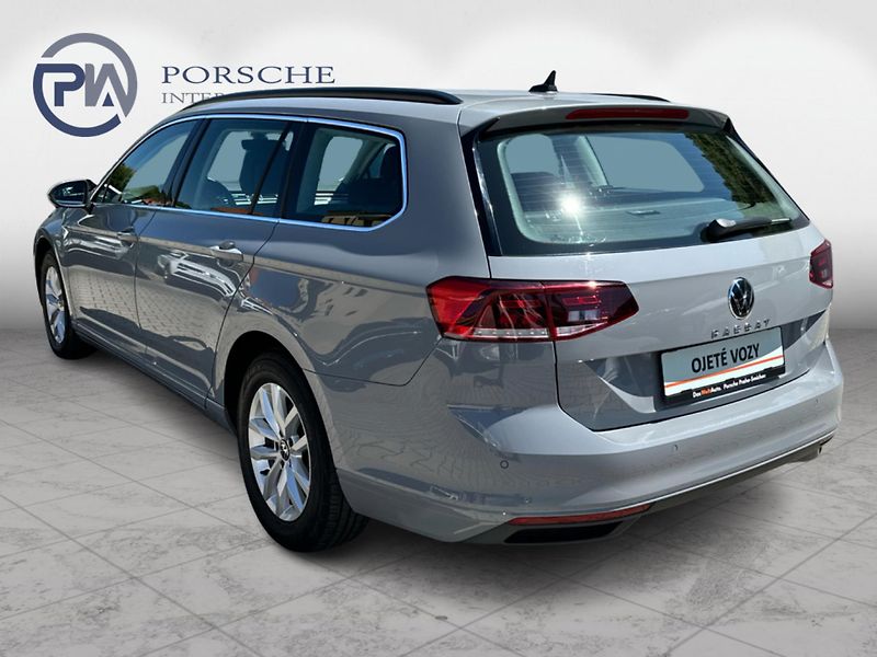 Volkswagen Passat 2.0TDi DSG 110kW Business Prem - fotka 4 z 22