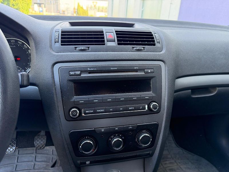 Škoda Octavia 1,9 TDI Ambiente /ČR/2.majitel - fotka 20 z 21