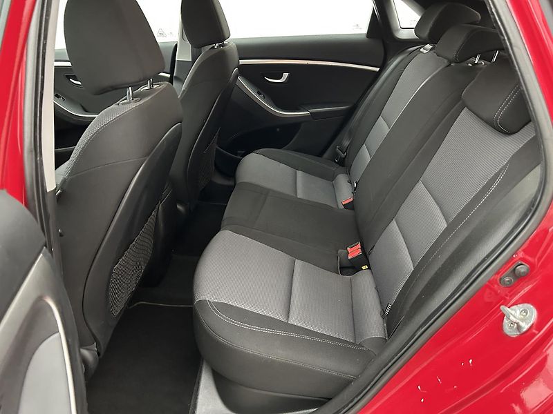 Hyundai i30 1.6  Trikolor - fotka 19 z 23