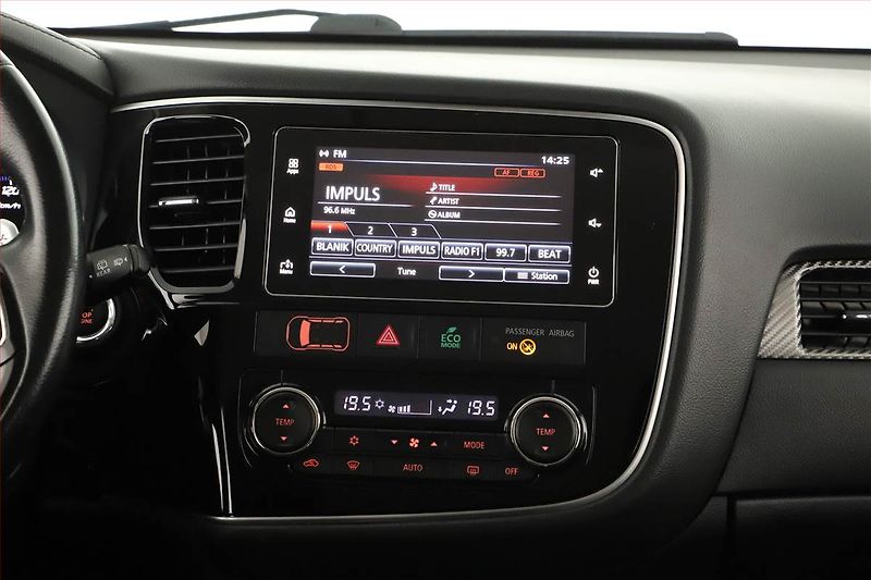 Mitsubishi Outlander (2019) 2.2 DI-D, 4X4, Automat - fotka 9 z 16