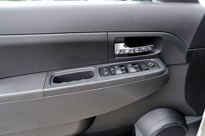 Jeep Cherokee 2.8 CRD L/automat/tažné/klima/ - fotka 15 z 37