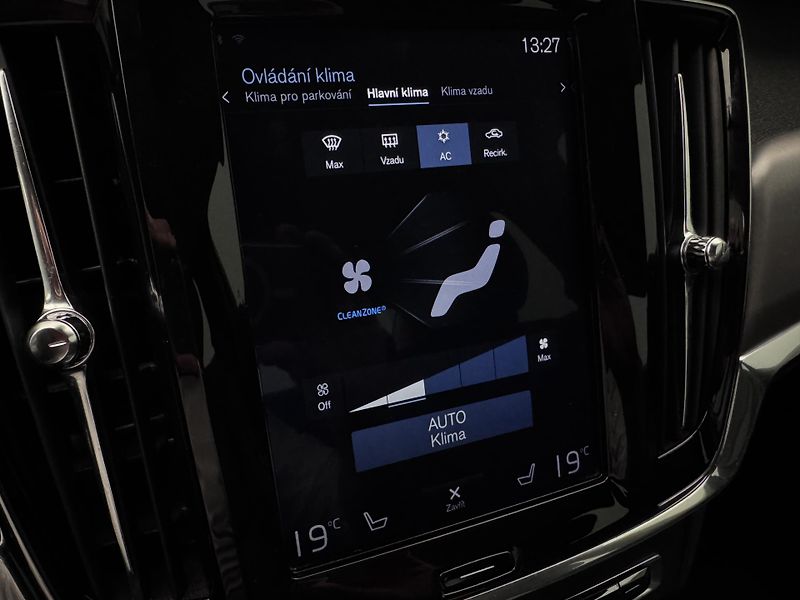 Volvo S90 T6 AWD MOMENTUM AUT 1.maj - fotka 38 z 53