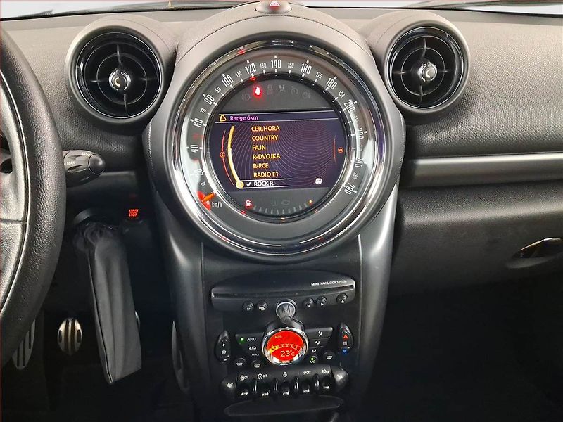 Mini Countryman (2014) Cooper SD, Navi, Xenony - fotka 12 z 20